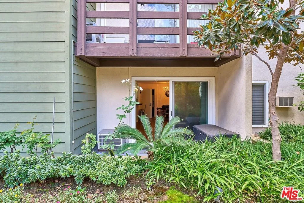 525 S Ardmore Avenue 160, Los Angeles, California 90020 home-pic-0